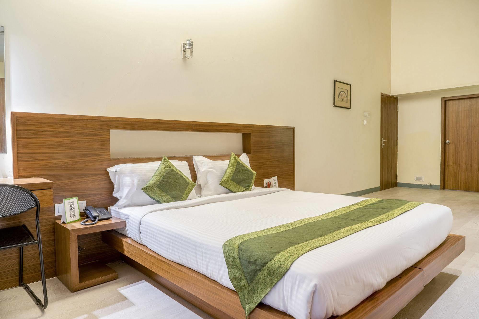 Mint Koregaon Park Next To Osho Ashram Pune Exteriör bild