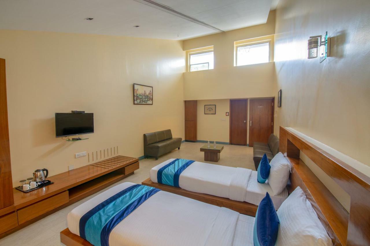 Mint Koregaon Park Next To Osho Ashram Pune Exteriör bild
