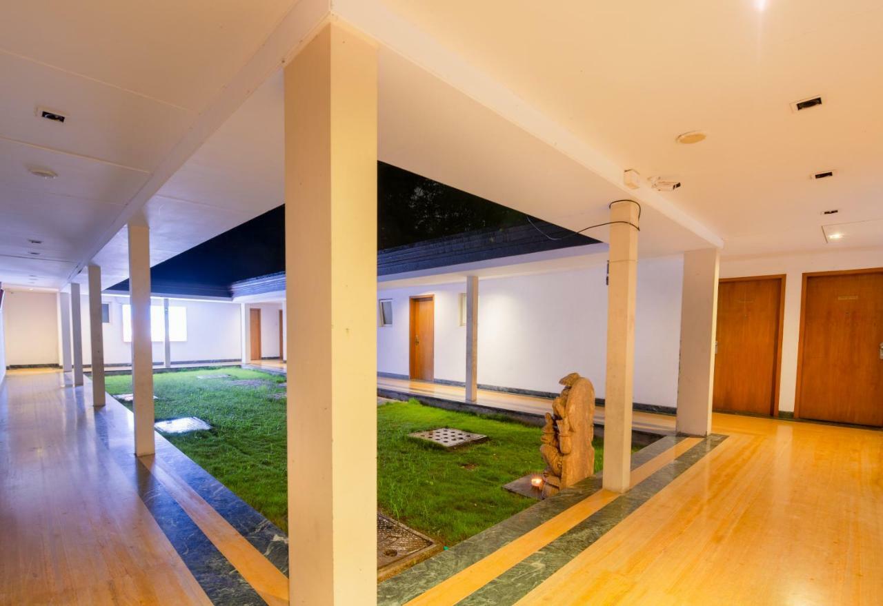 Mint Koregaon Park Next To Osho Ashram Pune Exteriör bild
